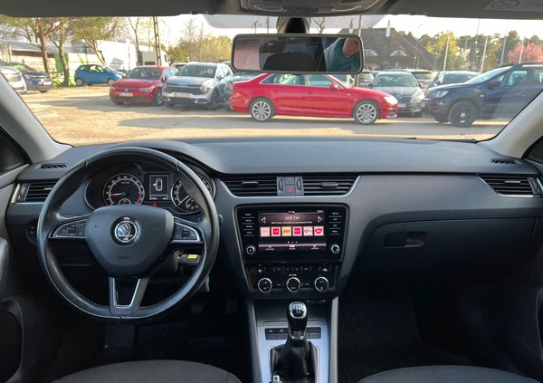 Skoda Octavia cena 36900 przebieg: 327611, rok produkcji 2017 z Imielin małe 254